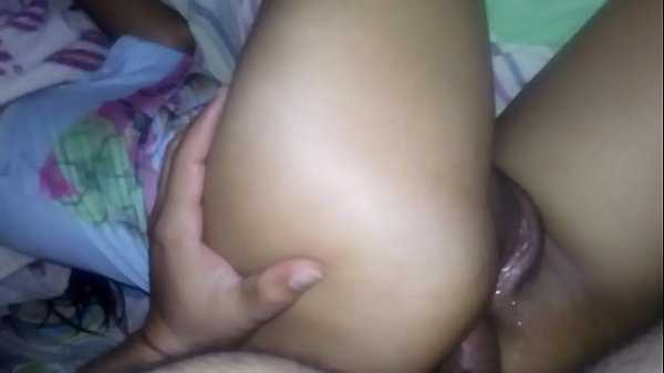 Novinha amadora fazendo anal