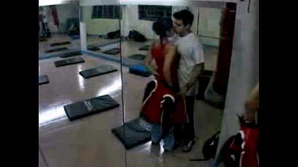 Casada fudendo com personal trainer na academia