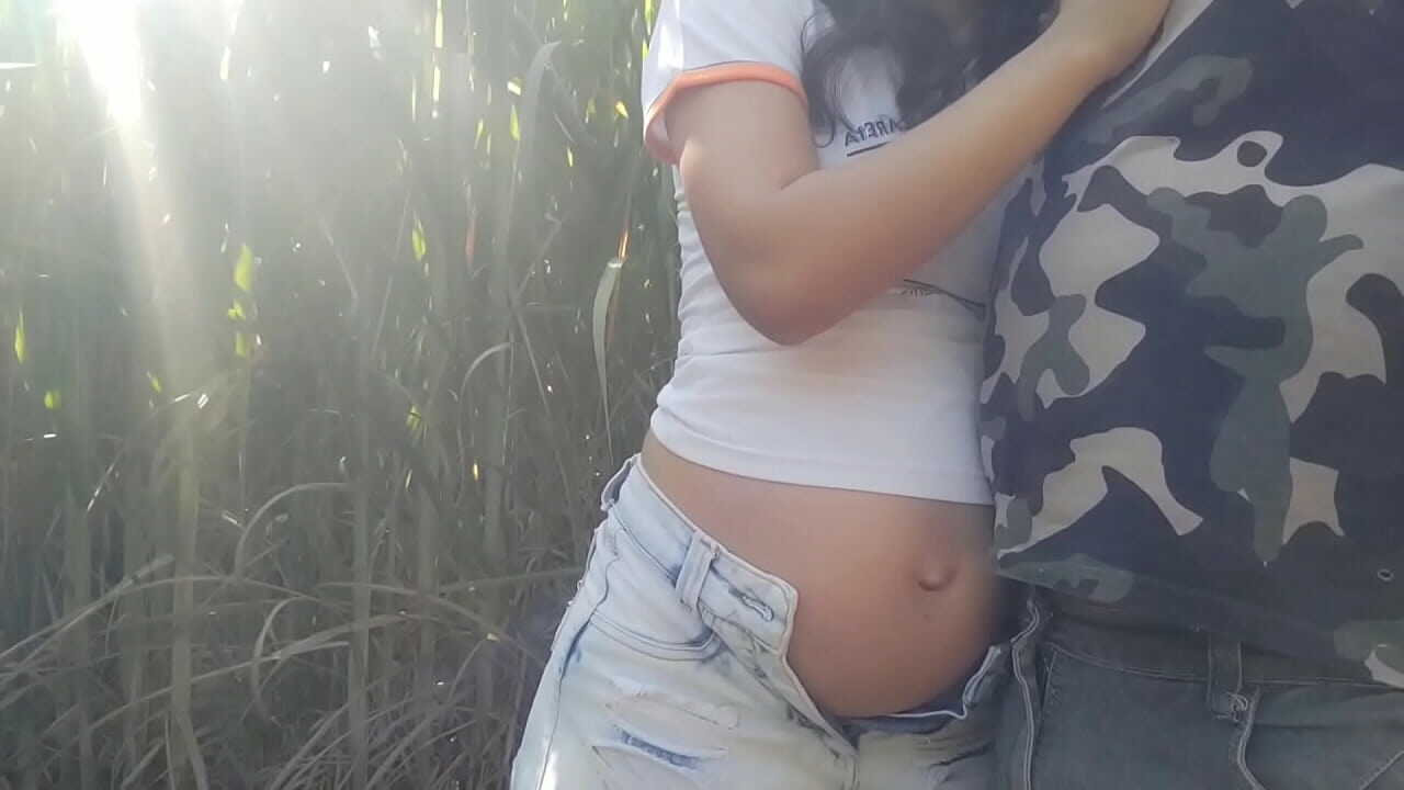 Grávida amadora dando no canavial