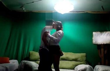 Câmera flagra sexo caseiro entre casal de primos