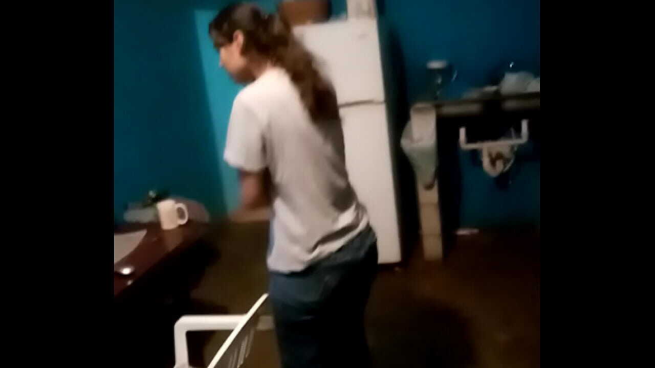 Novinha dando uma mamada rapidinha