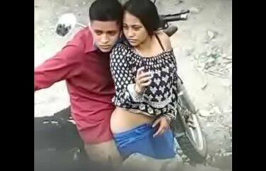 Novinha safada dando uma rapidinha com o motoboy