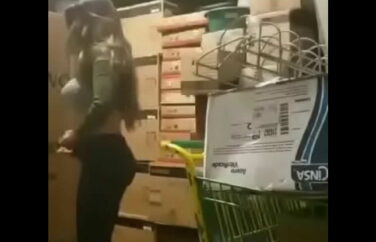 Patrão meteu a pica na estagiária no depósito da loja