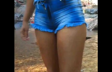 Comeu a novinha na cachoeira e encheu de porra